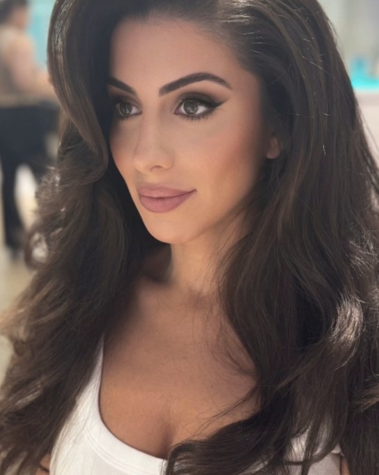 Moxie guest with voluminous blowout