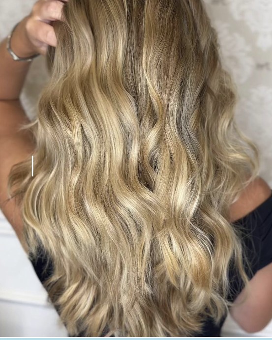 Moxie guest with bright blonde waves